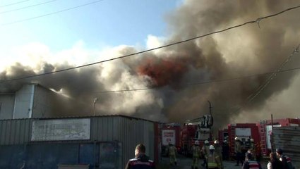 Eyüpsultan'da sanayi sitesinde büyük fabrika yangını