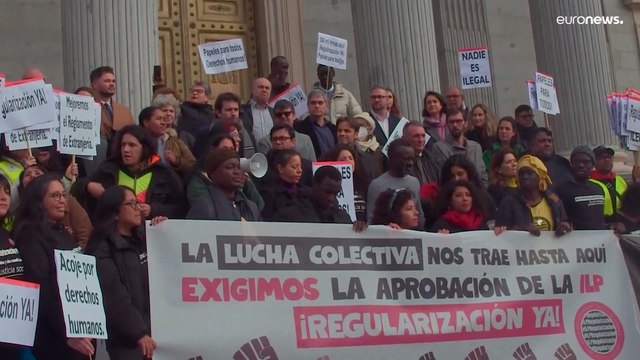 Cientos de organizaciones presentan en España 700.000 firmas para regularizar inmigrantes