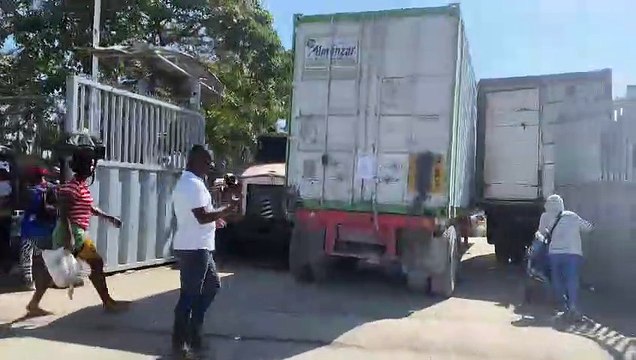 Haitianos bloquean puerta Carrizal-Elías Piña
