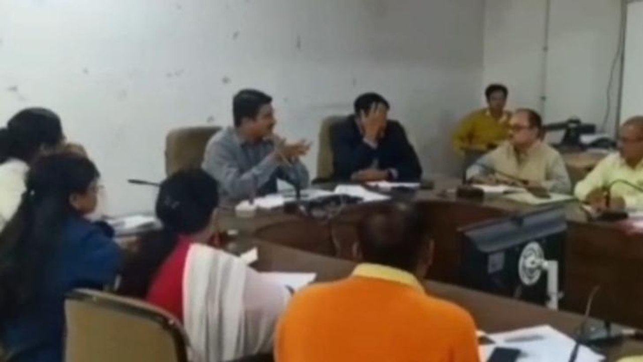 देवास: जिला कलेक्टर ने ली महिला बाल विकास विभाग की समीक्षा बैठक, दिये आवश्यक निर्देश
