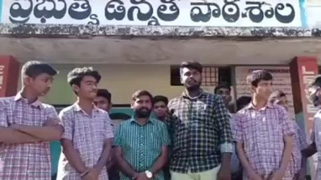 మంచిర్యాల: సమస్యలు పరిష్కరించాలని డిమాండ్.. తరగతుల బహిష్కరణ
