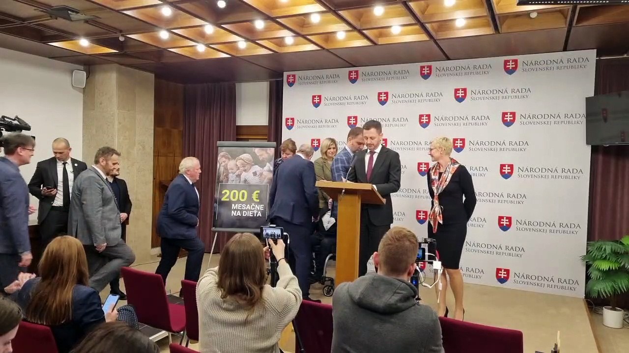 ZÁZNAM: Premiér: Schválenie rozpočtu je vianočný darček občanom Slovenska