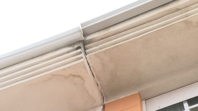 Desalojo de cuatro familias en San Fernando de Henares por derrumbe inminente