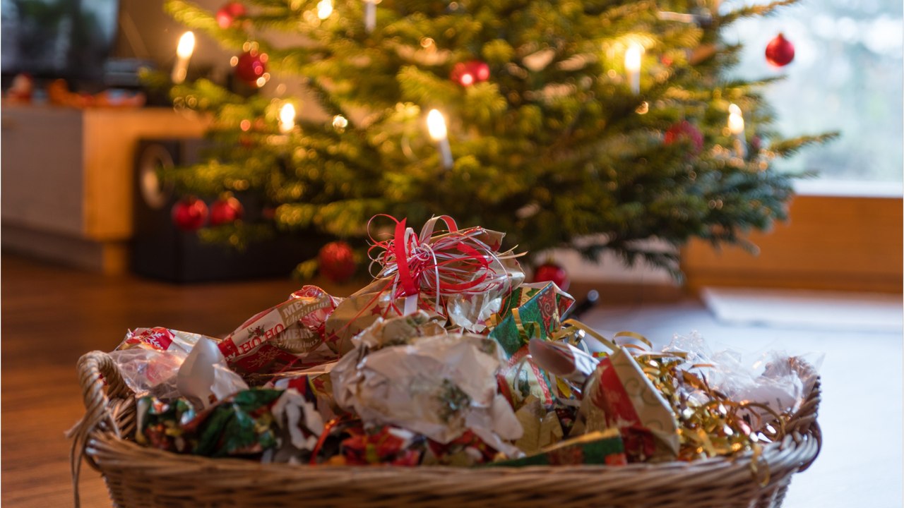 Der müll nach dem fest: so recycelt man geschenkverpackungen