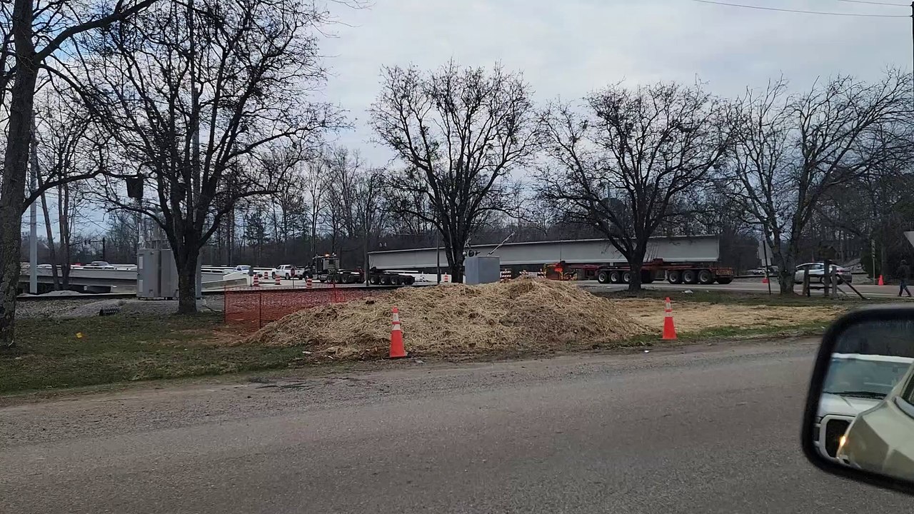 Un train déraille dans le Tennessee après avoir percuté un camion transportant une poutre en béton