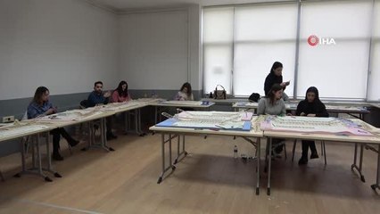 Öğrenciler, bu kurs sayesinde hem uçak yapmayı öğreniyor hem de el becerilerini geliştiriyor