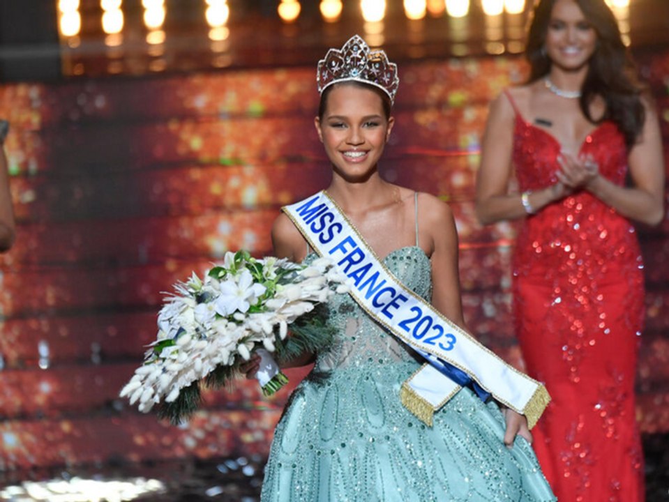 Miss France 2023 : cette chute que vous n’avez...