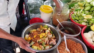 Never get enough of these TROPICAL FRUITS !!! MAJU KRALOK (Cambodian Sour Fruit Salad) _ Street Food-(1080p)