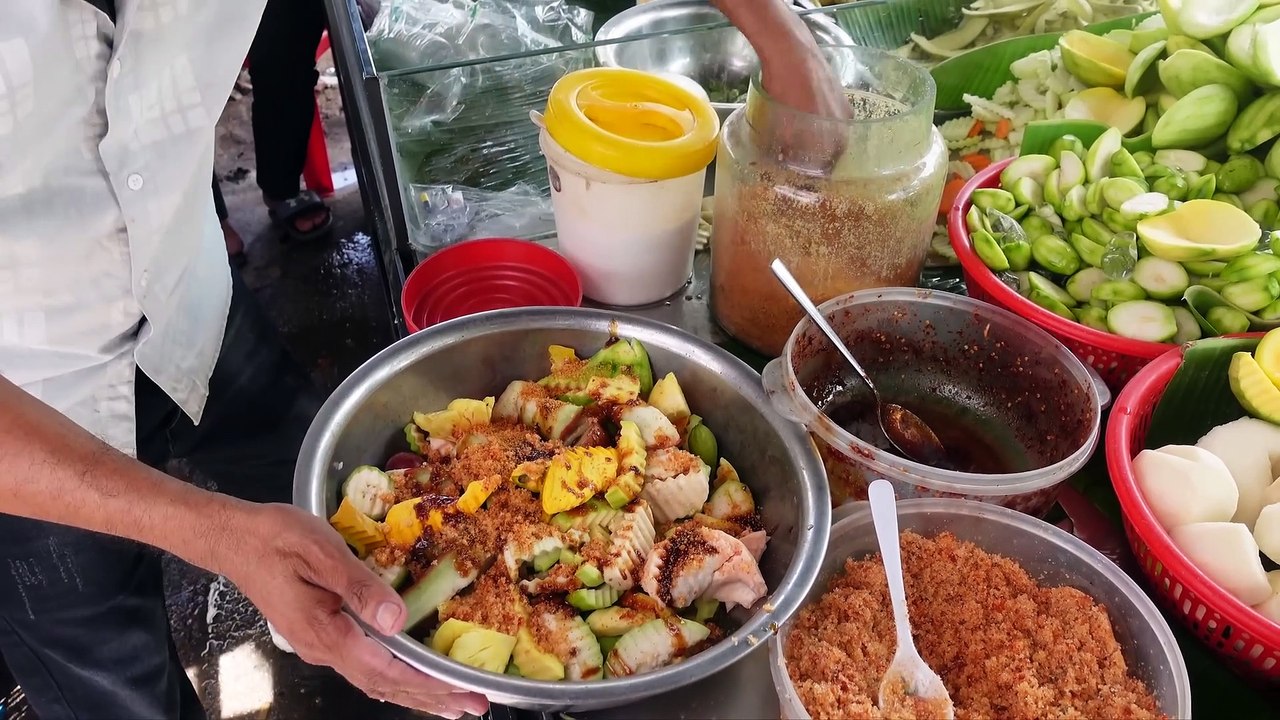 Never get enough of these TROPICAL FRUITS !!! MAJU KRALOK (Cambodian Sour Fruit Salad) _ Street Food-(1080p)