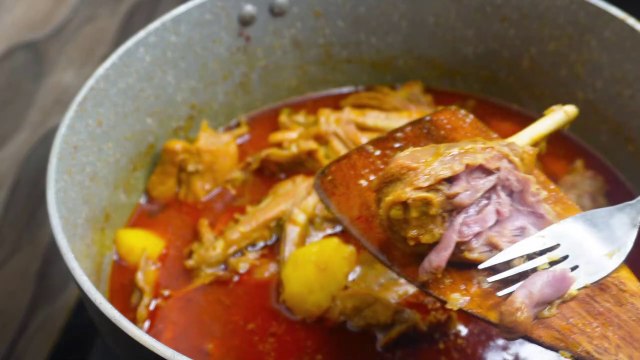 আলু দিয়ে ঝাল ঝাল দেশী মুরগির ঝোল আহ্ ❗❗ Bengali Murgir mangsher patla jhol | Chicken curry