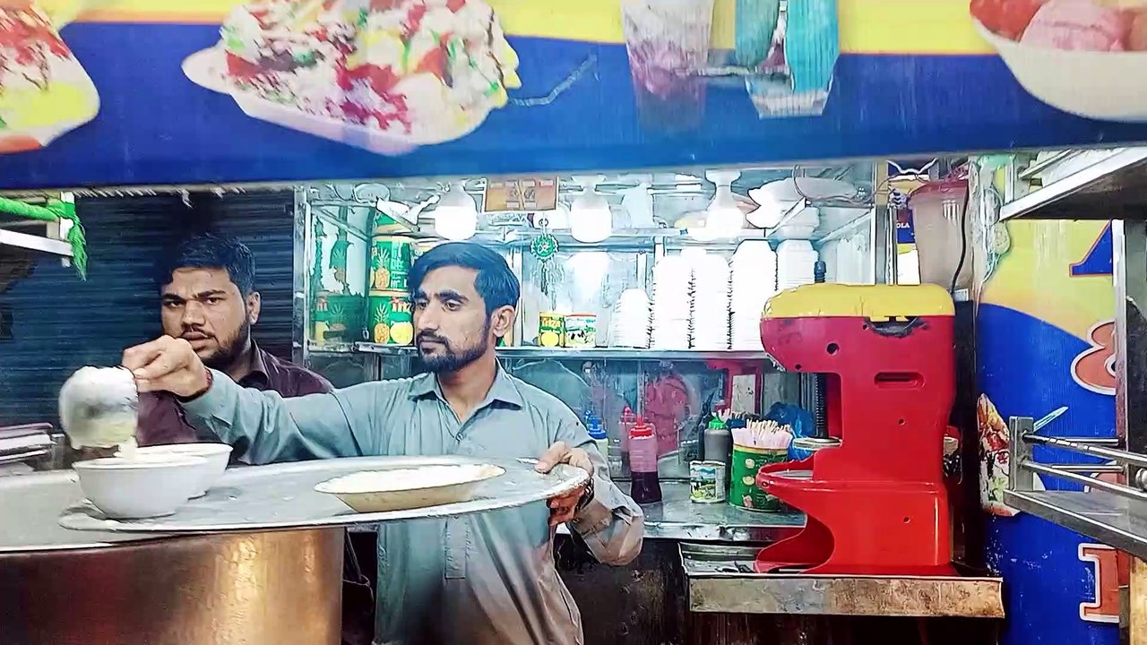 Karachi - Dhoraji ka famous Uncle Soup | Vlog By Talal's world