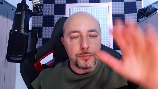 Dana è appena entrata e già c'è caos totale al GF Vip, ma qualcuno l'ha scoperta