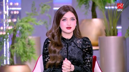 ياسمين عز: بحس ان مرات ميسي بتدخل عليه بحتتين كيك بالبرتقال وكوباية الشاي وأولادها ريحتهم بودرة أطفال عكس حبيبة cr7 شاردة بره البيت ٢٤ ساعة