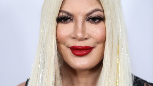 GALA VIDEO -Tori Spelling : la star de Beverly Hills hospitalisée, elle a « du mal à respirer