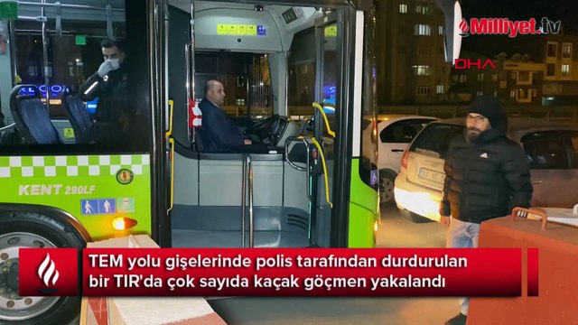 TEM'de durdurulan TIR'ın dorsesinden kaçak göçmenler çıktı