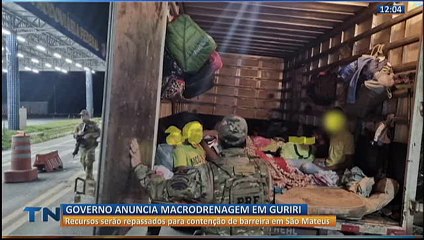 31 turistas são flagrados em baú de caminhão