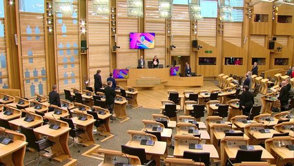 Escócia aprova lei que ajuda transição de pessoas trans