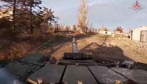 Vídeo: tanques T-72B3M destroem cidade buscando inimigo escondido em prédios em ruínas