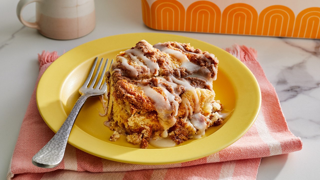 Cinnamon Roll Dump Cake Recipe