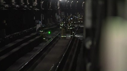 서울지하철 3호선 선로 화재...한때 운행 중단 / YTN