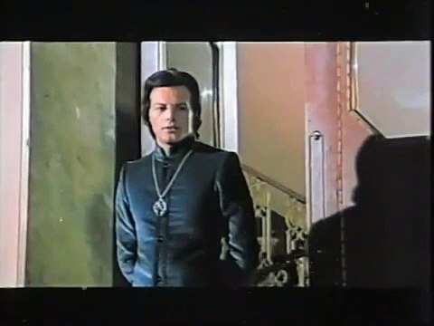 L'assassin a réservé neuf fauteuils Bande-annonce (IT)