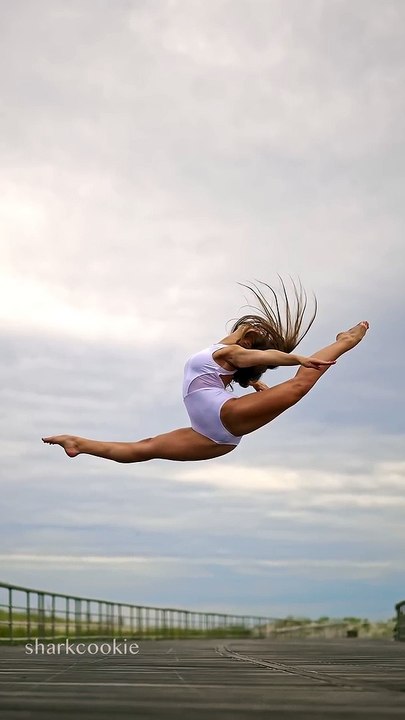 Kara-has-the-best-jumps-ad-shorts_2022/12/24