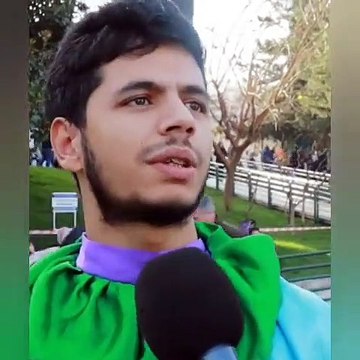 Biz Osmanlı torunuyuz yazılı fes takan vatandaş Osmanlı Devleti'nin kurucusunu bilemedi