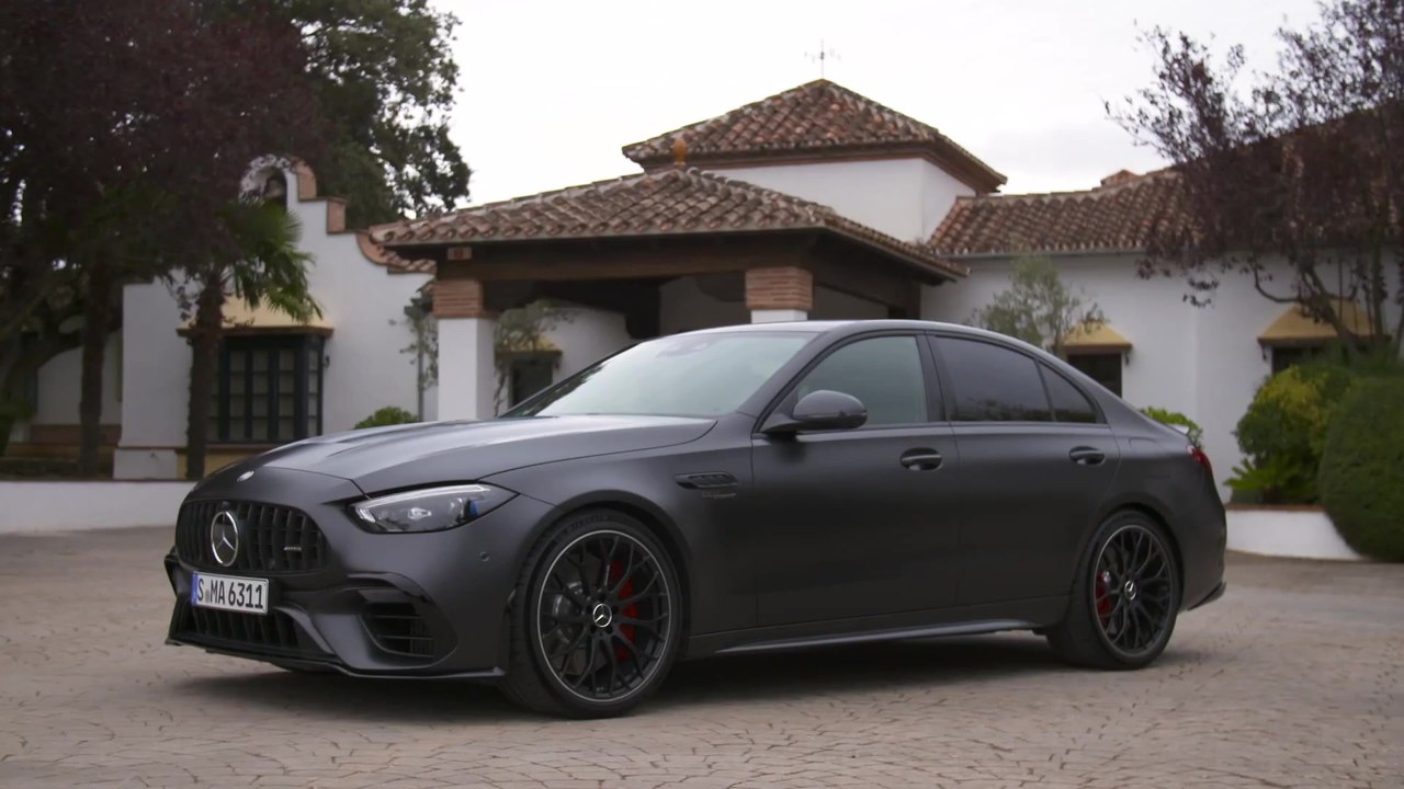 Der Mercedes-AMG C 63 S E PERFORMANCE - AMG Performance-Lenkrad im Doppelspeichen-Design