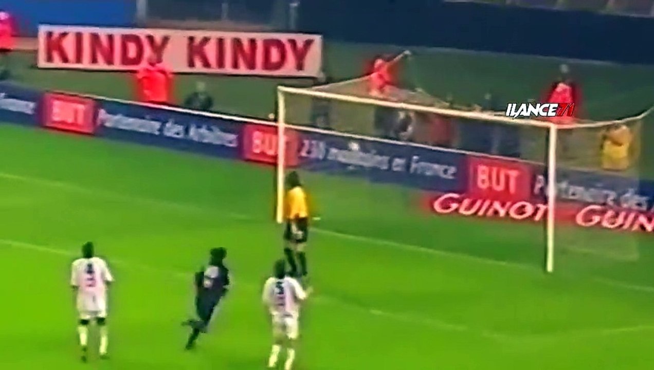Goalkeepers DESTROYED By Ronaldinho
