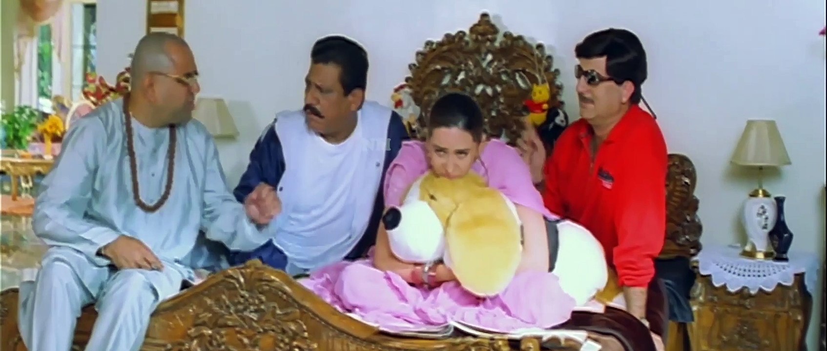 करिश्मा कपूर विदेश भाग जाना चाहती है खुदकी लाइफ खुल के जीने के लिए ।  Salman Khan | Karishma Kapoor