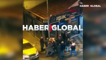 Télécharger la video: Sokak ortasında tekme tokat kavga kamerada