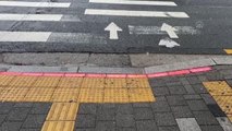 Güney Kore'de cep telefonu kazalarına karşı zemine de trafik ışıkları yerleştirildi