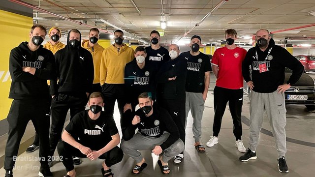 Da ist ein legendäres Mannschaftsfoto in der Tiefgarage entstanden