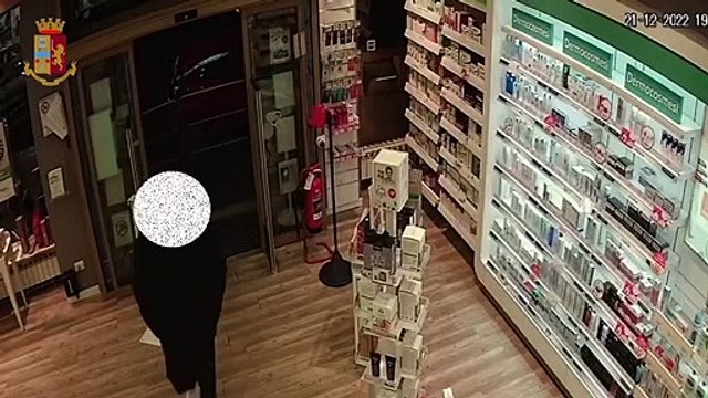 Milano, rapina in farmacia: preso
