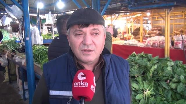 Sinoplu Pazarcı: Bugün Domatesi 10 Liraya Alıyoruz, 13 -15 Liraya Satıyoruz. 15 Liraya Satsak da Para Kazanamıyoruz