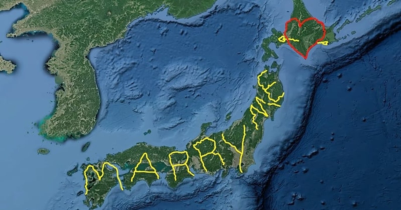 Grâce à un traceur GPS, il fait une demande en mariage incroyable en parcourant 7 000 km à travers le Japon