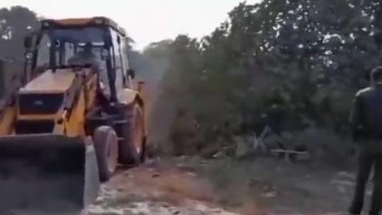 बाराबंकी: एसडीएम की मौजूदगी में अवैध कब्जा पर गरजा बुलडोजर, मचा हड़कंप