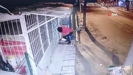 Kasklı şahıs büfeye benzin döküp böyle ateşe verdi