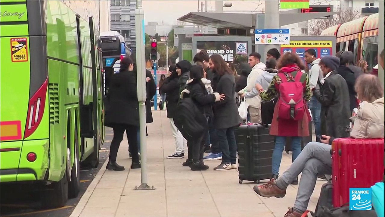 Face à la grève SNCF, les voyageurs se débrouillent pour rejoindre leurs familles pour les fêtes