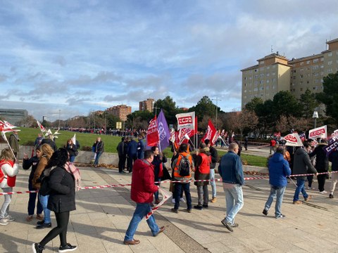 CCOO y UGT rodean las Cortes de Castilla y León contra los Presupuestos anticonstitucionales del PP y Vox