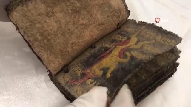 Giresun'da ele geçirilen 700 yıllık Tevrat Suriye'den Türkiye'ye getirilmiş