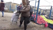 Bulgarlar Noel Alışverişi İçin Edirne'ye Akın Etti. Esnaf: Sandık Sandık Götürüyorlar. Bizim Vatandaşımız Fiyat Sorup Gidiyor
