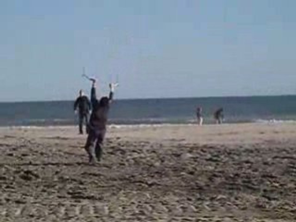 regis se casse le string