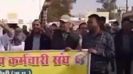 सीधी: संविदा स्वास्थ्य कर्मचारियों ने 2 सूत्री मांगों को लेकर निकाली रैली