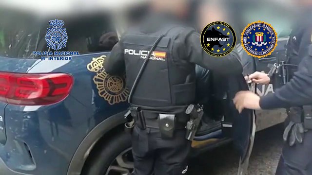 La Policía Nacional detiene por primera vez a uno de los 10 fugitivos más buscados por el FBI