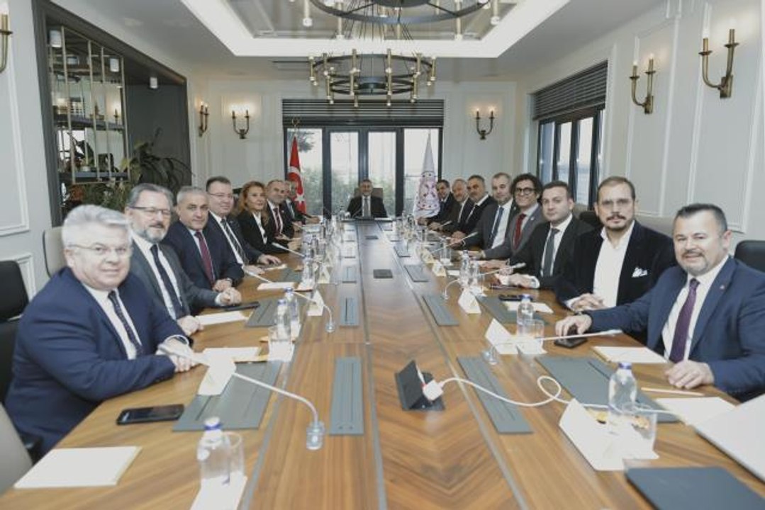 Bakan Nebati, Türkiye Otelciler Federasyonu yönetim kurulu üyelerini kabul etti