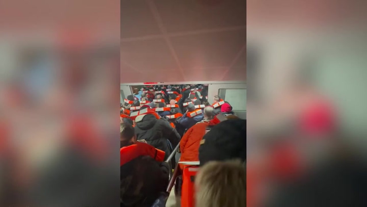 Nearly 900 Staten Island Ferry passengers evacuated after reports of engine room fire