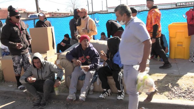 Situación de migrantes indocumentados en Estados Unidos se agrava ante negativa de albergues