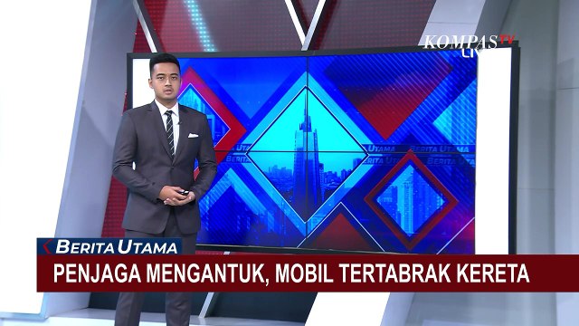 Penjaga Palang Pintu Ngantuk, Sebuah Mobil Ringsek Tertabrak Kereta Api di Ngawi