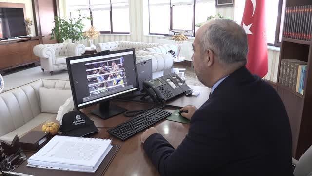 Muş Alparslan Üniversitesi Rektörü Polat, AA'nın Yılın Fotoğrafları oylamasına katıldı